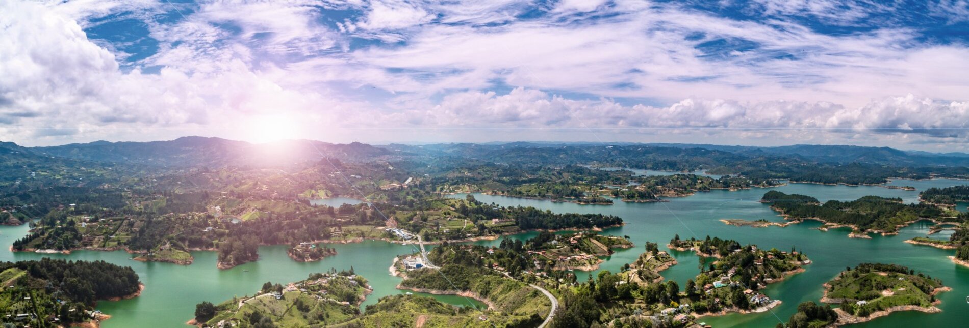 Seenlandschaft von Guatape in Kolumbien