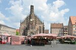 Markttag vor der Frauenkirche Nürnberg