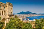 Blick über Neapel und auf den Vesuv