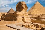Die Sphinx mit den Pyramiden Menkaure und Khafre in Gizeh