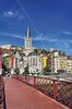 Berühmte rote Fußgängerbrücke in Lyon